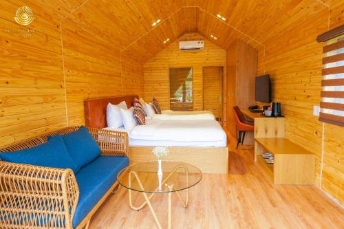 Shared lounge/TV area, Son Tien - Amazing Island Resort in Long Binh