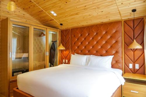 Son Tien - Amazing Island Resort in Long Binh
