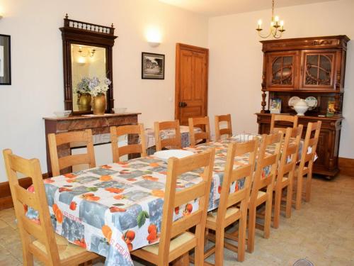 Gîte spacieux de 8 chambres avec jardin, Animaux admis, Wifi, Parking - FR-1-381-646 (Gite spacieux de 8 chambres avec jardin, Animaux admis, Wifi, Parking - FR-1-381-646) in 伊澤爾克勒茲河畔