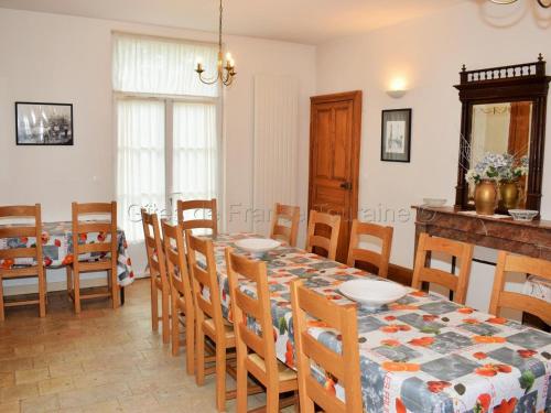 Gîte spacieux de 8 chambres avec jardin, Animaux admis, Wifi, Parking - FR-1-381-646 (Gite spacieux de 8 chambres avec jardin, Animaux admis, Wifi, Parking - FR-1-381-646) in 伊澤爾克勒茲河畔