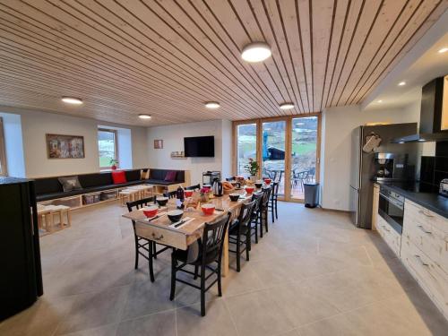 Gîte confortable 10/14 pers avec animaux admis - FR-1-496-383 (Gite confortable 10/14 pers avec animaux admis - FR-1-496-383) in Thelis-la-Combe