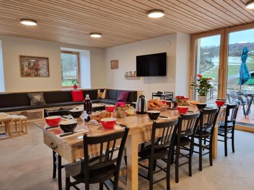 Gîte confortable 10/14 pers avec animaux admis - FR-1-496-383 (Gite confortable 10/14 pers avec animaux admis - FR-1-496-383) in Thelis-la-Combe