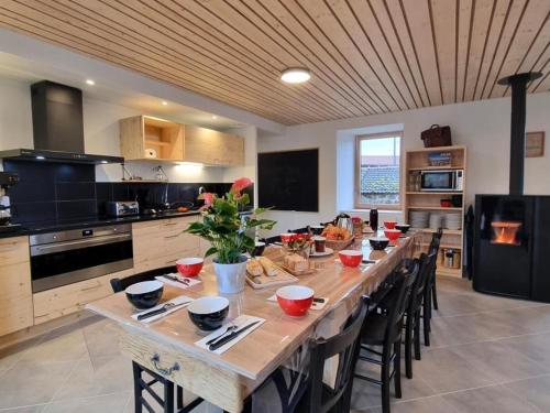 Gîte confortable 10/14 pers avec animaux admis - FR-1-496-383 (Gite confortable 10/14 pers avec animaux admis - FR-1-496-383) in Thelis-la-Combe