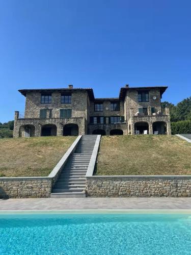 外部景觀, Three-Storey Retreat In Piedmont Wine Country in 羅卡韋拉諾