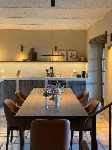 外部景觀, Three-Storey Retreat In Piedmont Wine Country in 羅卡韋拉諾