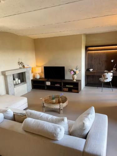 外部景觀, Three-Storey Retreat In Piedmont Wine Country in 羅卡韋拉諾