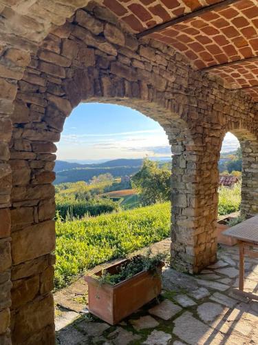 外部景觀, Three-Storey Retreat In Piedmont Wine Country in 羅卡韋拉諾