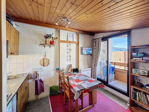 Studio cabine 18m² au cœur des Bruyères ski aux pieds - image 2