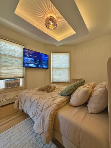 Spring Rooms by Yale & Downtown - image 7