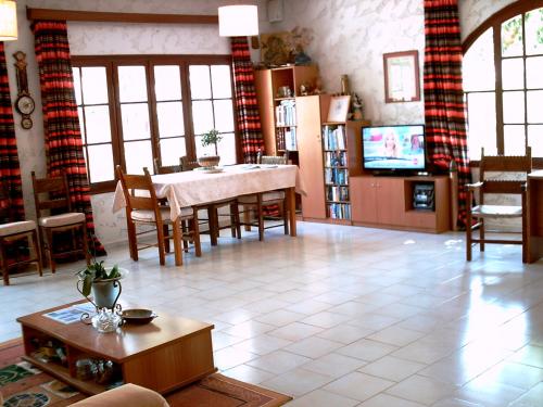 Summer Lodge - image 5