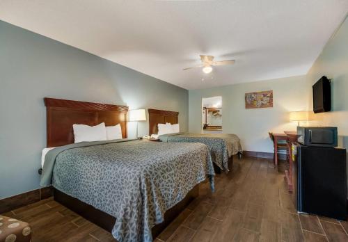 Econo Lodge Inn & Suites Fulton - Rockport in Rockport, USA