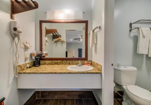 Econo Lodge Inn & Suites Fulton - Rockport in Rockport, USA