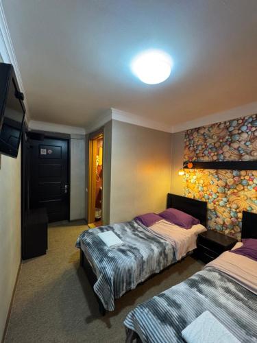 2 twin beds