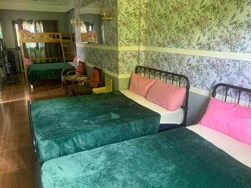 THE OASIS RESORT CondoBimbo 1-Big Room, Balcony, kitchen, Pool, Wifi, Videoke – khách sạn tại Mabolo