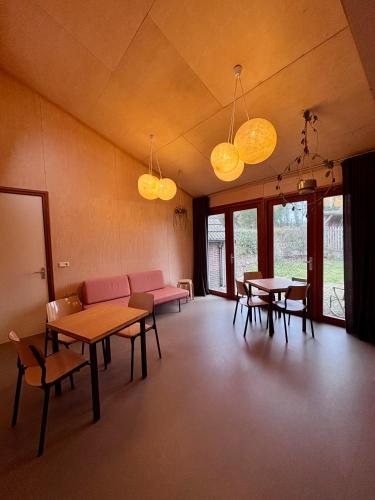 Shared lounge/TV area, Bed & Coffee Skilleplaatsje in Texel