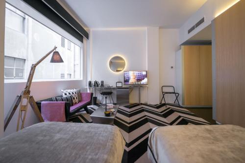 room detail thumbnail 2