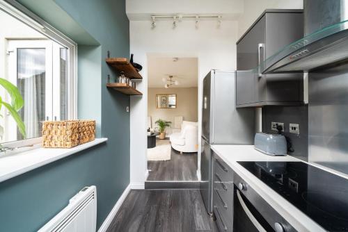 Flat with private garden in Рейгейт