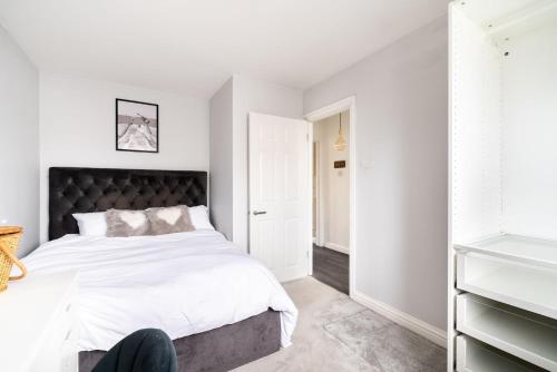 Flat with private garden in Рейгейт