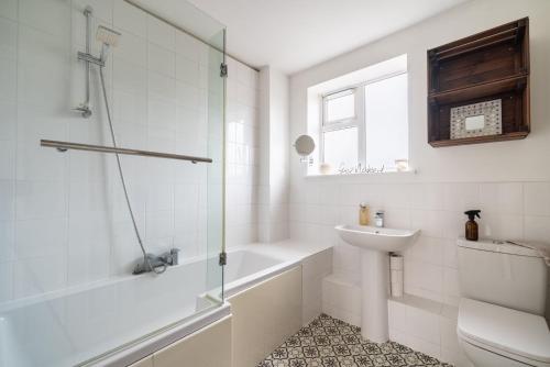 Flat with private garden in Рейгейт