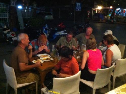 Restaurant, Noom Guesthouse in Lopburi