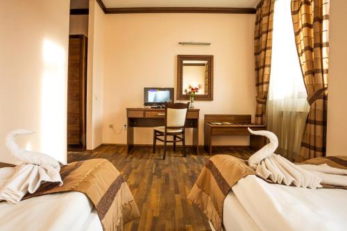 Family Hotel Teteven - image 4
