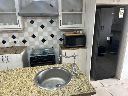 Plattekloof guest house - image 14