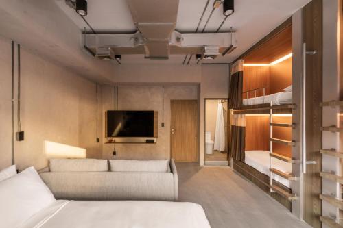 room detail thumbnail 1