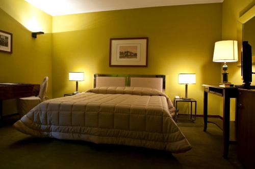 Standard Double Room image 10