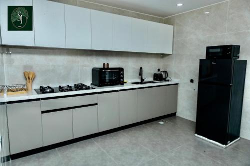 2 Bedroom Apartment & Sofa Bed Riviera - image 3