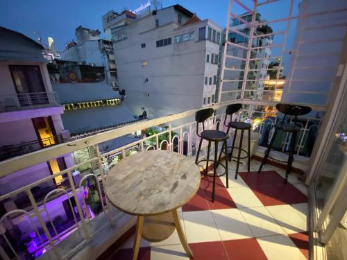 room detail thumbnail 1