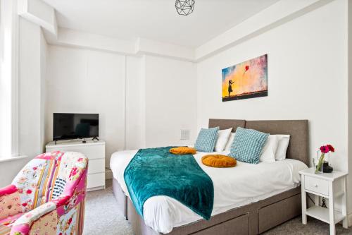 The Sant Bank, central, contractors friendly, 1 bed, sleep up to 4, modern, near beach