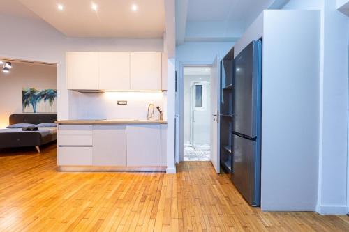 HeKo Modern Apartament | Heart of Athens - image 4