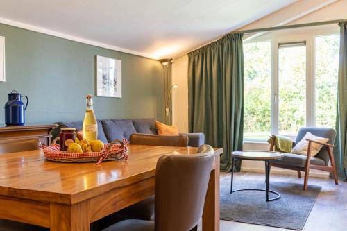 2 twin beds, 1 sofa bed