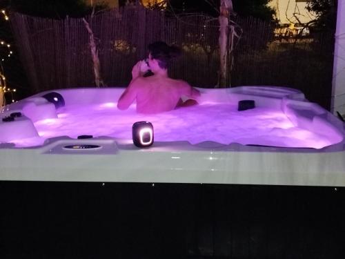 Casita acristalada con jacuzzi in 本尼亞贊