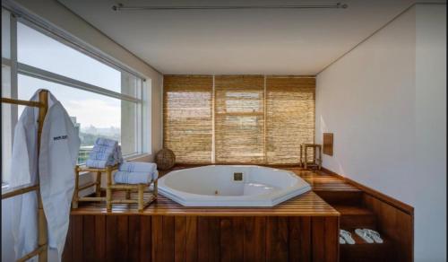 パーク イン バイ ラディソン ベリーニ (Park Inn by Radisson Berrini) in イタイン ビビ