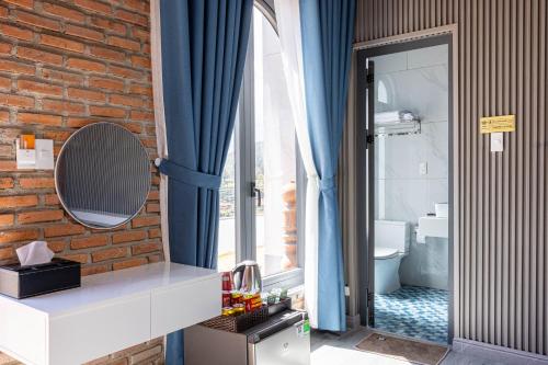 room detail thumbnail 2