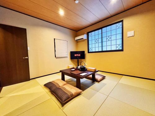room detail thumbnail 1