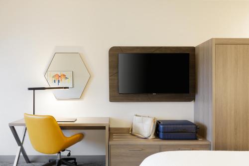 Holiday Inn Express Hotel & Suites Cincinnati-Blue Ash by IHG in Blue Ash, USA