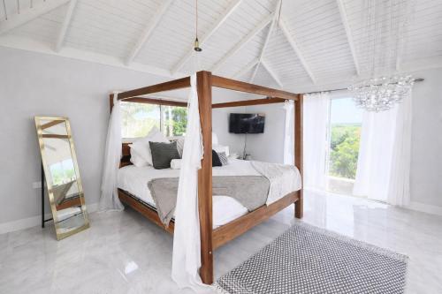 Coastline View Villa with Swim out Pool Treasure Beach in 珍寶海灘
