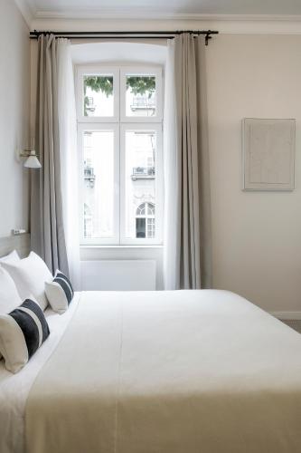 Design Suite in Prime Location Superstring Home