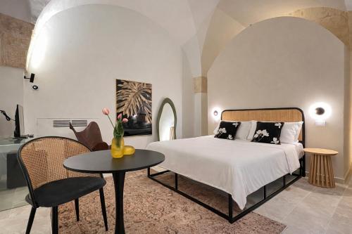 CAVA Urban Relais & Pool in Castromediano