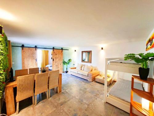 Penthouse with rooftopbar, Starlink WiFi, next to the beach!, Santa Maria (photo 2)