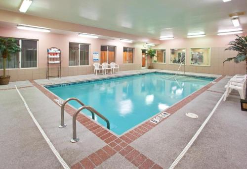 Holiday Inn Express Hotel & Suites Cincinnati-Blue Ash by IHG in Blue Ash, USA