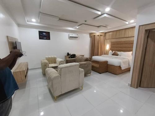 Immaculate Excellence Luxury Hotel in Owerri