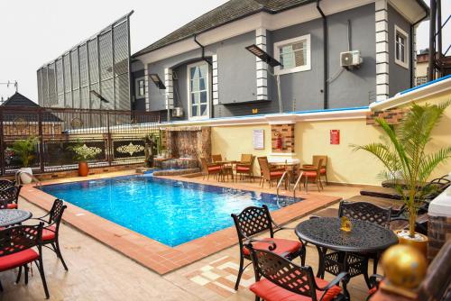 Piscina, Immaculate Excellence Luxury Hotel in Owerri
