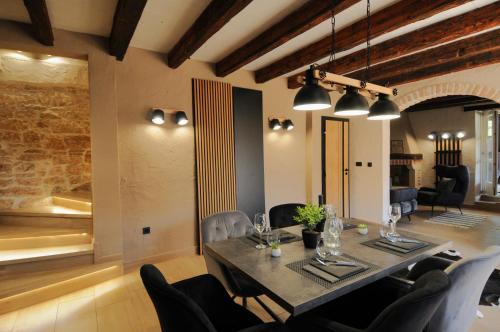 Iekārtas, Villa Angelina - design stone house in Markovac in Markovac