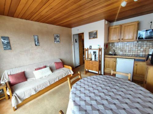 Studio cabine au pied des pistes, balcon, parking, animaux admis - FR-1-297-16