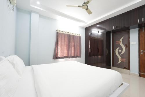 Sri Vaibhav HomeStay , Behind Srinivasam TTD Ticket Counter, Opp BusStand - Tirupati