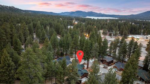 A SNOWMASS HAVEN - EV Charger - Walk to Slopes/lake in Big Bear Lake, USA