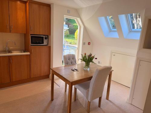Iekārtas, Porthole Suites in Saint Aubin